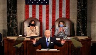 بايدن خلال إلقاء خطاب الاتحاد السابق  
