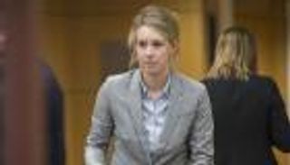 بيع الوهم لعمالقة المال والسياسة في أمريكا.. قصة مليارديرة "النصب"