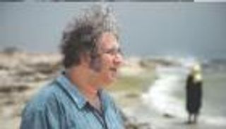 وفاة أديب عالمي بمحبسه تشعل احتجاجات بسجن إيراني