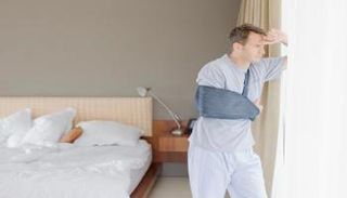 تتعرض الترقوة للكسر بسبب السقوط والاصطدام