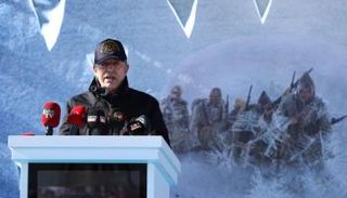 وزير الدفاع التركي خلال إلقاء كلمته