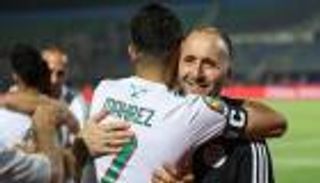 كأس أمم أفريقيا.. تحدٍ خاص بين محرز وبلماضي يشعل تدريبات الجزائر (فيديو)