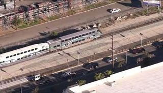 القطار قبل اصطدامه بالطائرة