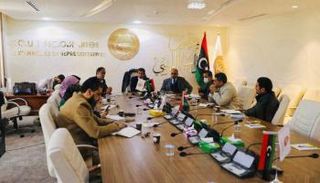 جانب من لقاء لجنة خارطة الطريق مفوضية الانتخابات. (النواب)