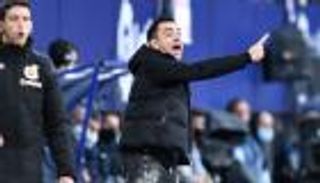 برشلونة ضد ريال مدريد.. تشافي يسبق الكلاسيكو باعتراف وأمنية وتحذير