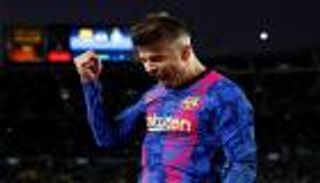 السوبر الإسباني.. بيكيه يشعل كلاسيكو برشلونة وريال مدريد بـ4 رسائل