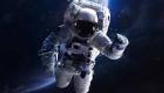 صراع الأثرياء يحتدم إلى الفضاء.. مليارات طائرة في سماء 2022