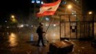 لهيب المحروقات يشعل لبنان مجددا.. صيدا تنتفض