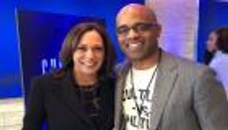 عضو بفريق كامالا هاريس: فوز بوش الابن "غير قانوني"