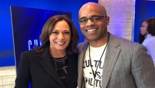 كامالا هاريس وجمال سيمونز 