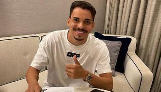 كارلوس إدواردو ينتقل إلى النادي الأهلي السعودي