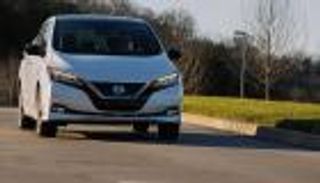 نيسان تتحدى مبيعات تسلا بأرخص سيارة كهربائية في العالم 