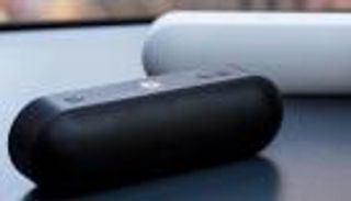 أبل تحذف سماعات Beats Pill Plus من متجرها