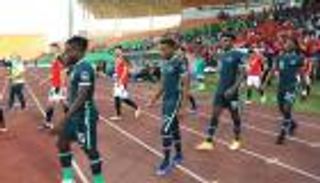 المعلق أحمد الطيب يثير غضب الجماهير بسبب مباراة مصر ضد نيجيريا