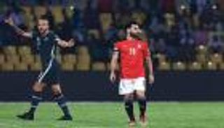 "سيلفي للنسيان".. محمد صلاح يثير الجدل بعد مباراة مصر ونيجيريا (فيديو)