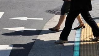 كوريا وضعت إشارات مضيئة عند نقاط عبور المشاة