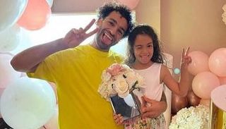محمد صلاح مع ابنته مكة