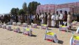 الهلال الأحمر الإماراتي يبدأ جهوده الإغاثية في شبوة المحررة (صور)