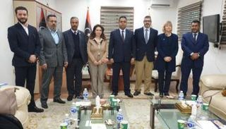 جانب من لقاء سفير الاتحاد الأوروبي خوسيه مع وزير العمل علي العابد