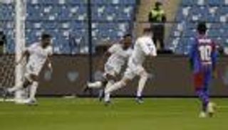 ريال مدريد يهزم برشلونة ويبلغ نهائي كأس السوبر الإسباني