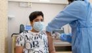 الإمارات تقترب من تقديم 23 مليون جرعة لقاح ضد كورونا