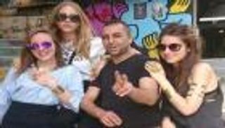 جميلات لبنان يتزين بحلي لاجئ سوري.. السر في النحاس (صور)