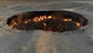 باب جهنم.. وجهة سياحية غامضة لعشاق المغامرة بـ"عشق آباد"