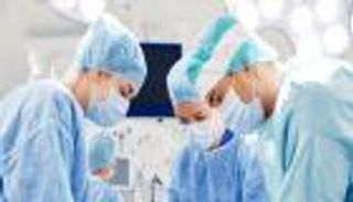 فريق طبي بالإمارات ينقذ حياة طفل بجراحة معقدة للقلب