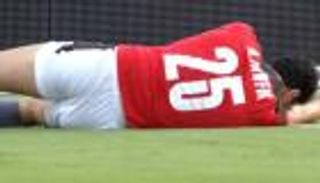 جسده في الكاميرون وقميصه في مصر.. ظهور خاص لأكرم توفيق بعد "الصليبي"