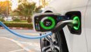 "العين الإخبارية" ترصد عمالقة السيارات الكهربائية.. تريليونات على 4 عجلات