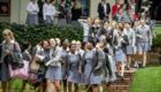 "افتحي كتبك.. وضمي ساقيك".. قصة تصريح صادم بدولة أفريقية