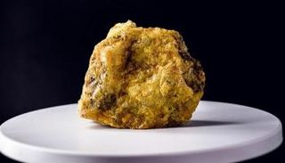 قطعة من اليورانيوم (الكعكة الصفراء)