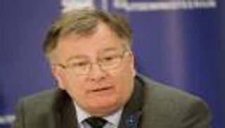 وزير الدفاع الدنماركي السابق متهم بـ"إفشاء أسرار"