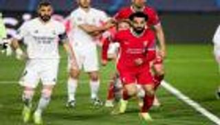 "يذكرني بكريستيانو رونالدو".. كريم بنزيما ينهال بالمديح على محمد صلاح