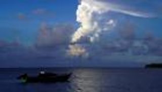 بركان هونجا.. جزر الكوريل الروسية تحذر من تسونامي (فيديو)