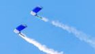 إكسبو 2020 دبي.. إنزال مظلي خليجي يخطف الأنظار (صور)