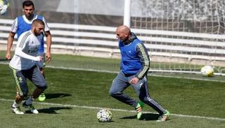 كريم بنزيما مع زيدان في التدريبات