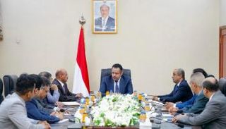 جانب من اجتماع معين عبدالملك بقيادة البنك المركزي ووزارة المالية