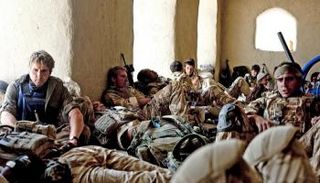 أنتوني لويد مع الجنود عام 2009 - التايمز