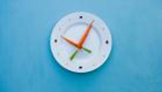 لتجنب زيادة الوزن.. التوقيت المثالي لتناول الطعام