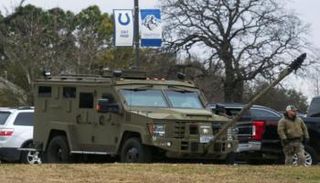 قوات إنفاذ القانون في محيط كنيس تكساس 