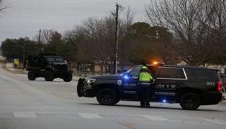 الشرطة في محيط الكنيس