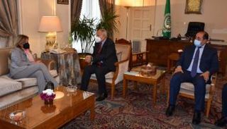 الأمين العام لجامعة الدول العربية أحمد أبوالغيط والمستشارة الأممية استيفاني