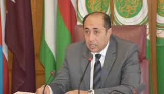 السفير حسام زكي يقود وفد الجامعة إلى الجزائر- أرشيفية