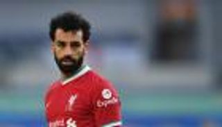 قبل حفل الأفضل.. محمد صلاح يرسم رحلته مع كرة القدم بحذاء تاريخي