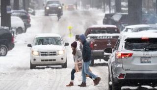 الثلوج غطت الشوارع في شرق الولايات المتحدة