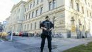 السر في "هتلر".. مدرس إخواني يقترب من السجن في النمسا