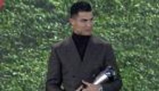 "ذا بيست" ضد "الكرة الذهبية".. جائزة خاصة تنصر رونالدو على ميسي