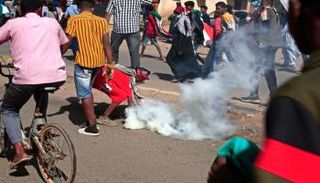 جانب من احتجاجات الإثنين في الخرطوم (الفرنسية)