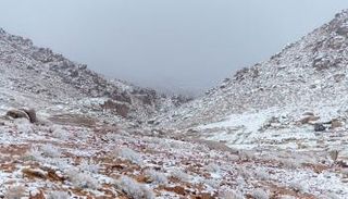 ثلوج فوق مرتفعات السعودية